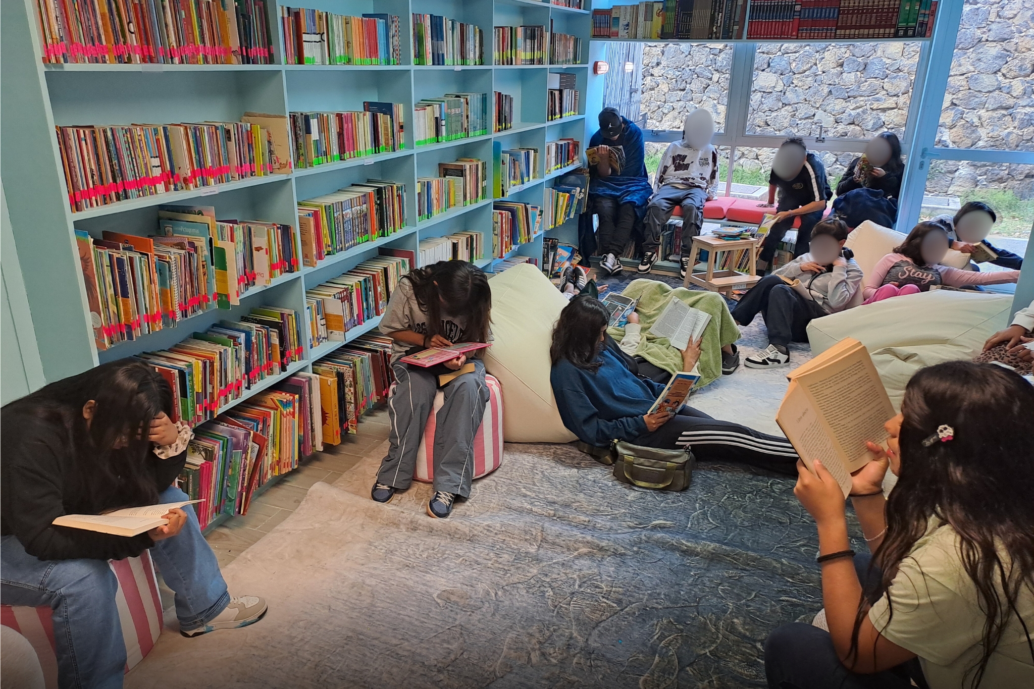 Actividad de lectura y acompañamiento en Casa Alianza